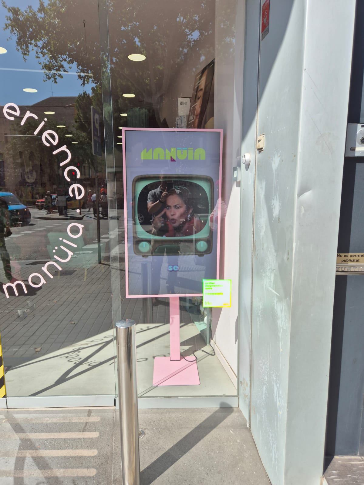 Pantalla para clínica estética